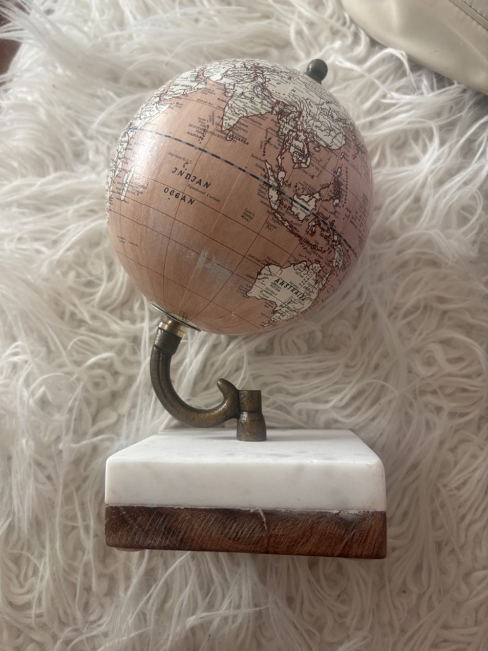 Broyhill desktop spin globe
